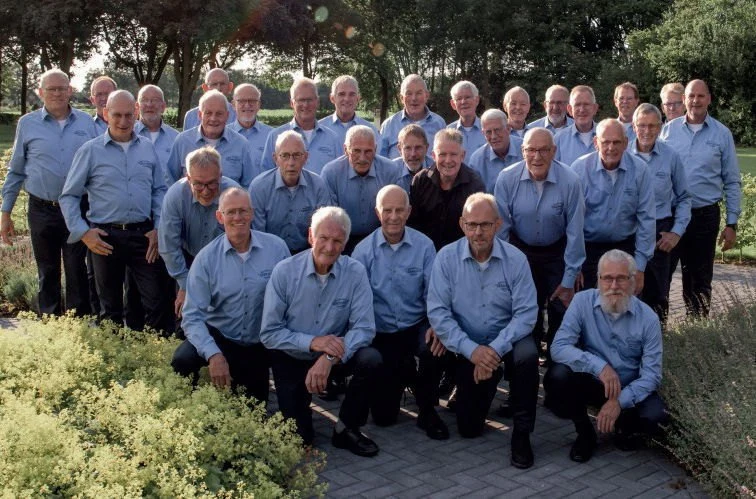 De zangers van mannenkoor Germania